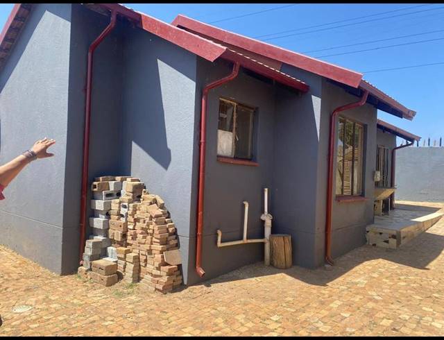 3 BEDROOM HOUSE FOR SALE IN JABULANI